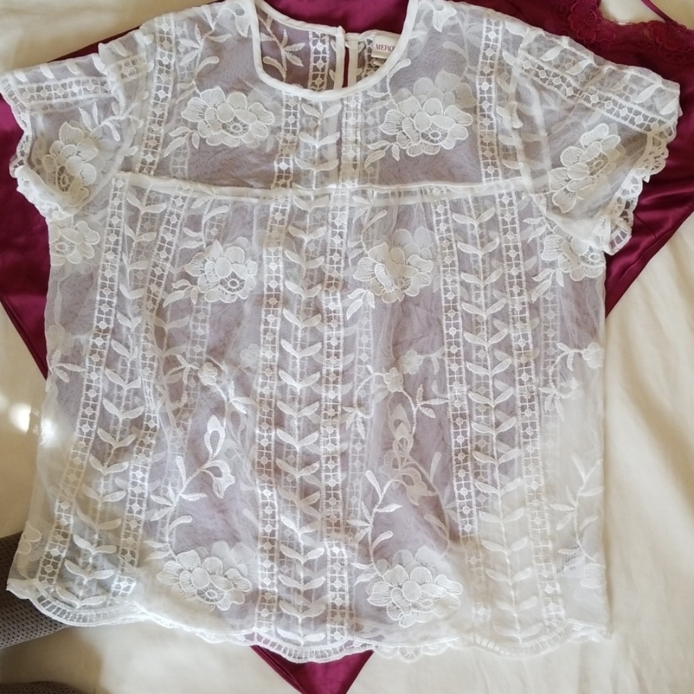 Summer lace tee 🎊